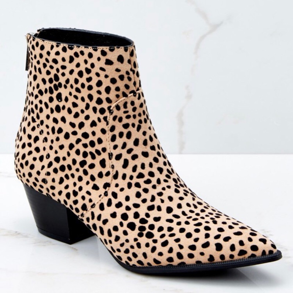 Size 7 (fit like 8) New Cheetah Booties